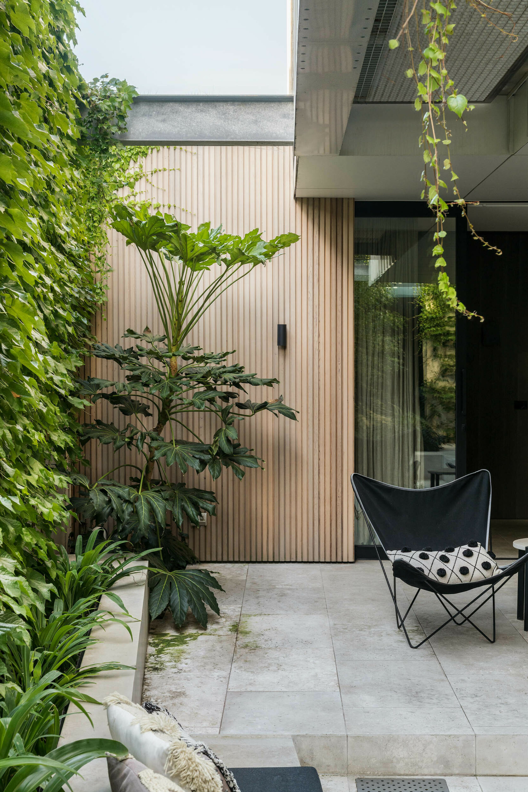 LP1223 18 Nelson Rd 155