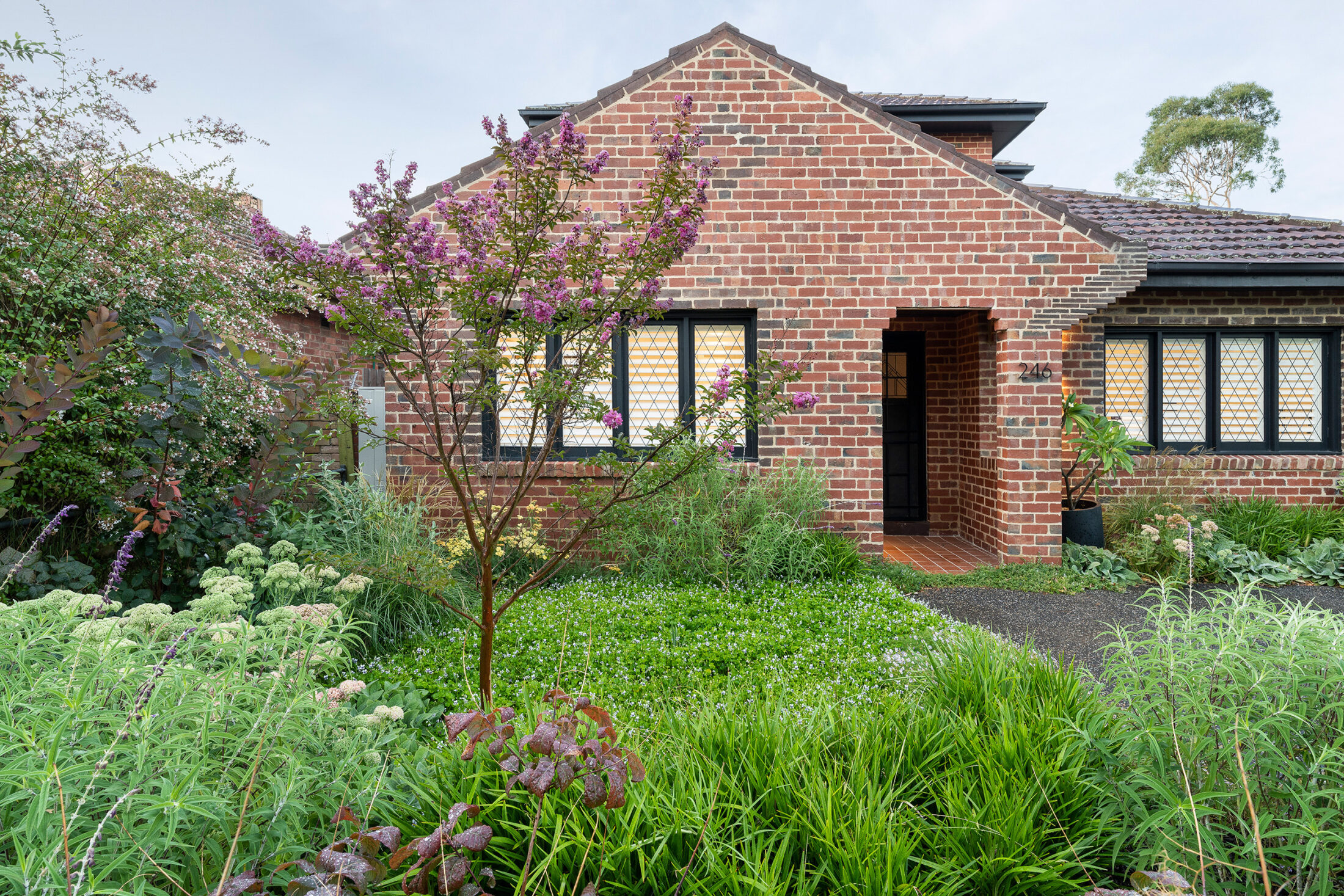 LP1411 246 Mansfield St 056